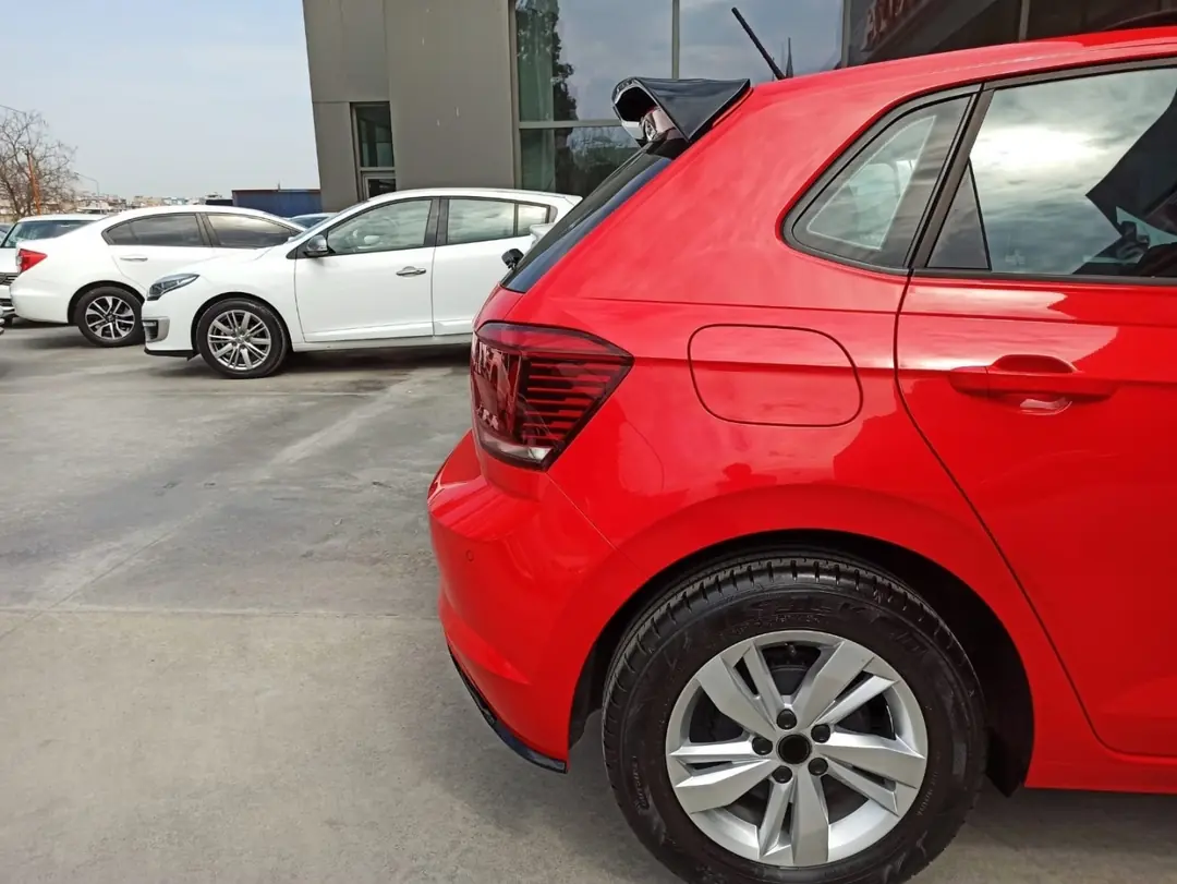 Volkswagen Polo Mk6 (18+) R-Line/GTI  Tavan Spoyleri Piano Black 5