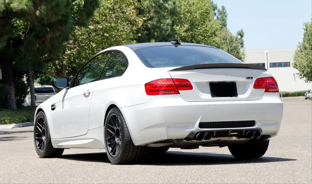 BMW 3 Serisi E92 M-Tech Spoiler - Piano Black 5