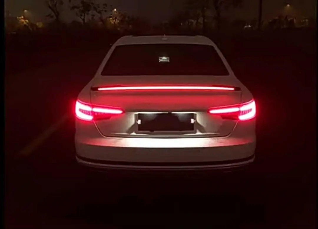Audi A4 B9 2016-2019 Kayar Sinyalli LED'li Bagaj Spoyleri (Piano Black) 5