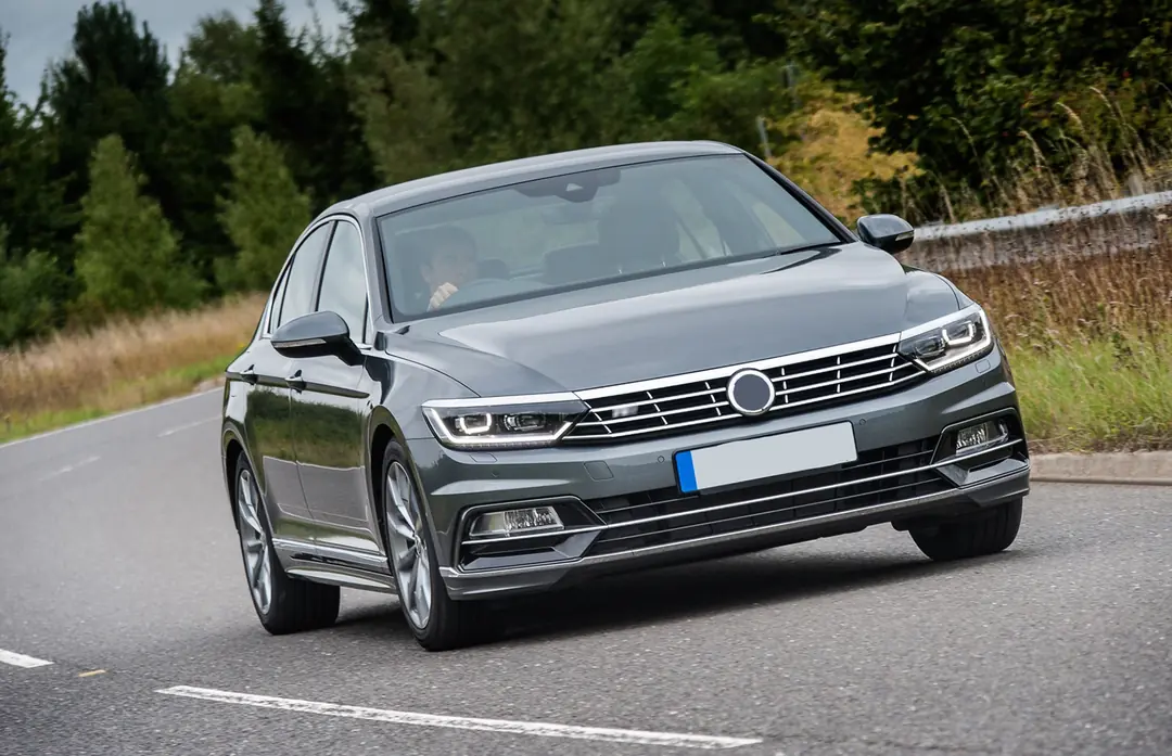 VW Passat B8 R-Line Ön Panjur (2015-2019) 5