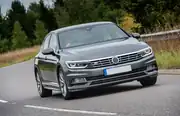 VW Passat B8 R-Line Ön Panjur (2015-2019) 5