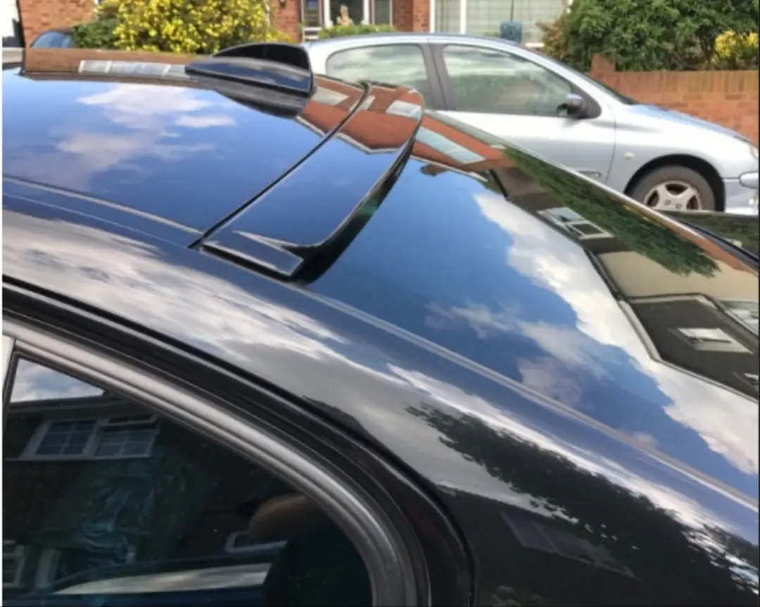 BMW 3 Serisi E90 Cam Üstü Spoiler - Piano Black 4