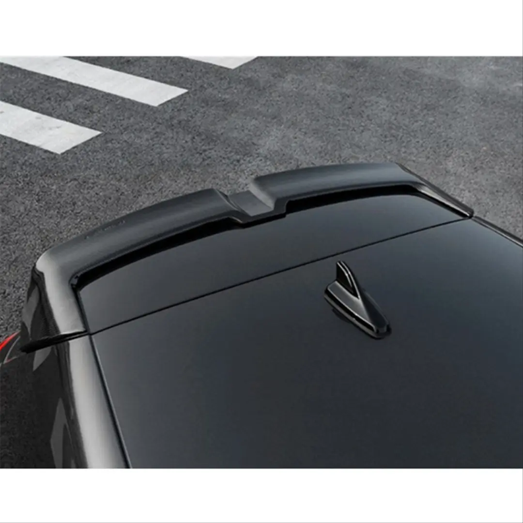 VW Golf 8 Oettinger Tavan Spoyleri Piano Black 4