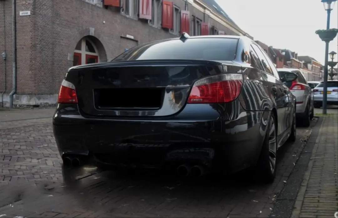 BMW 5 Serisi E60 M5 Bagaj Spoiler - Piano Black 4