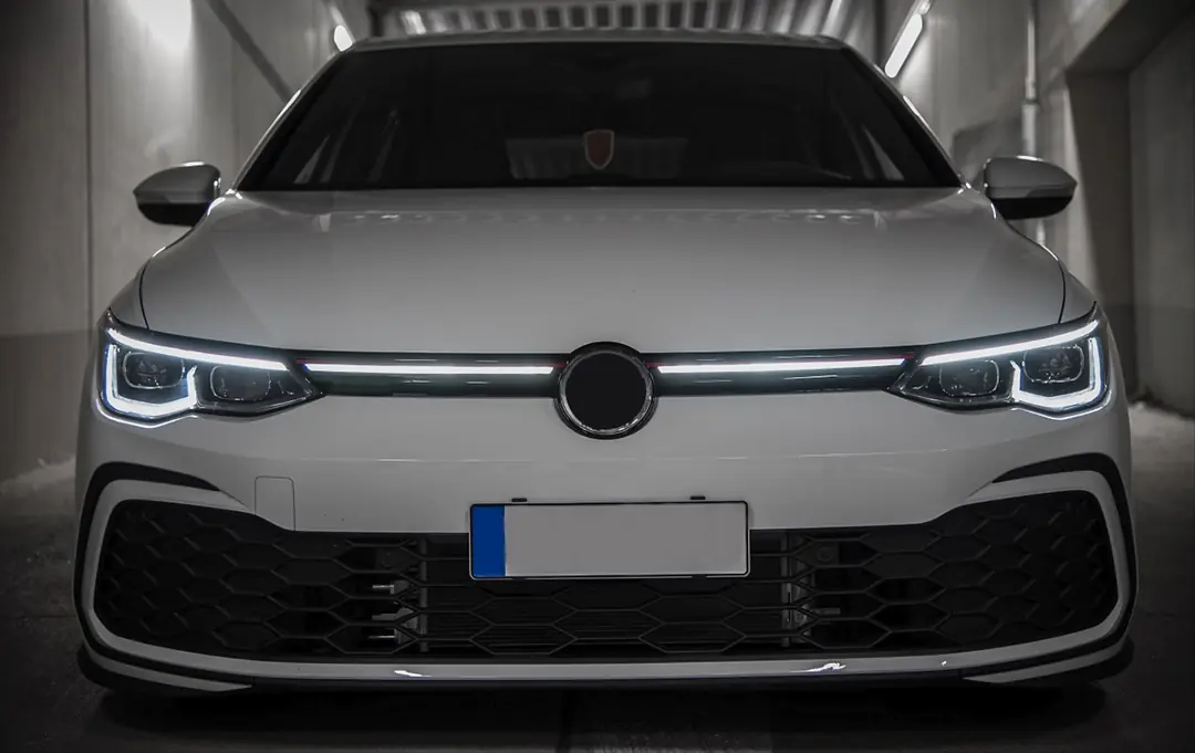 Volkswagen Golf 8 R-Line/GTI Uyumlu Işıklı LED Ön Panjur 6