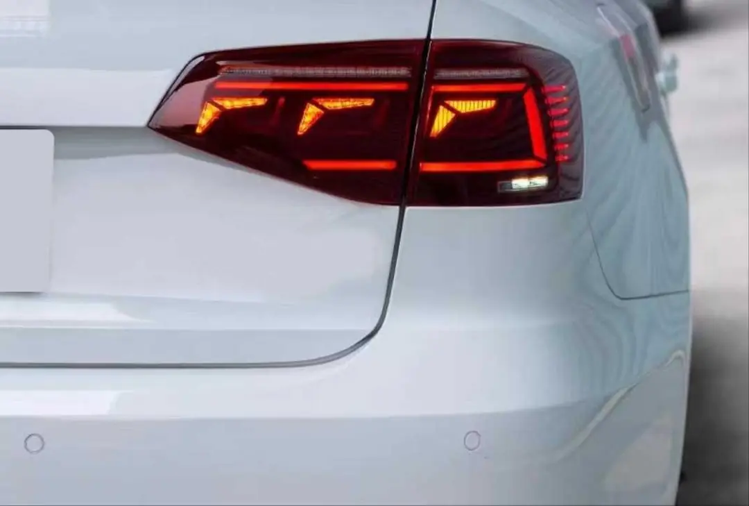 Volkswagen Jetta Mk6 Makyajlı (15-18) Dinamik Sinyalli Füme LED Stop Takımı 5