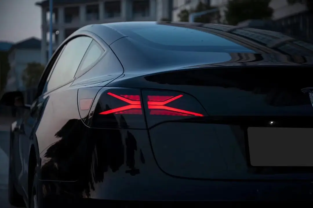 TESLA MODEL Y VE MODEL 3 İÇİN UYUMLU LED STOP 6