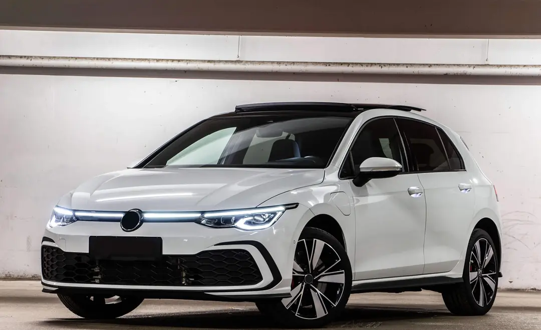 Volkswagen Golf 8 R-Line/GTI Uyumlu Işıklı LED Ön Panjur 4
