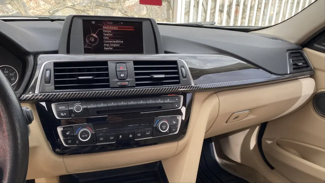 BMW 3 Serisi F30 Göğüslük ve Menfez Kaplama Seti - Piano Black 5