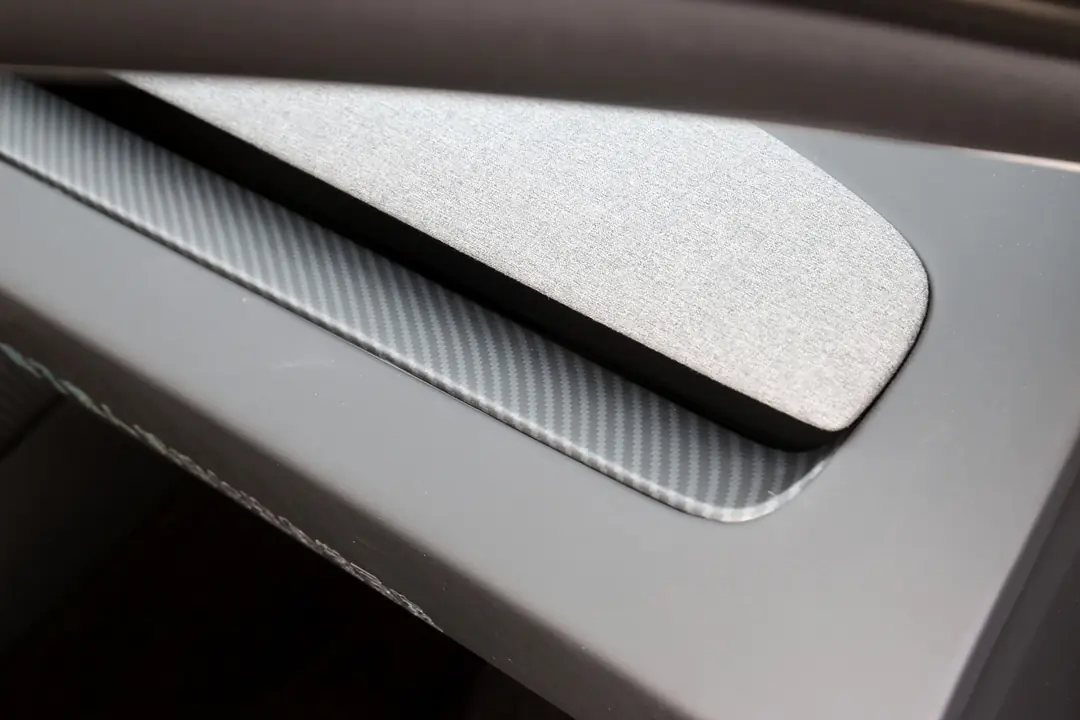 2025+ MODEL Y (JUNIPER) IÇIN GÖGÜSLÜK KAPLAMA KARBON BOYA 4