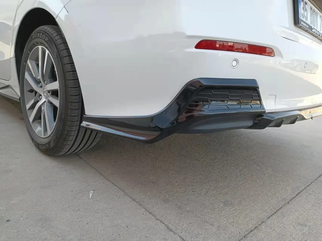 Honda Civic FE1 Sedan Arka Tampon Köşe Flap Seti Piano Black 4