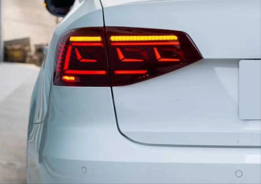 Volkswagen Jetta Mk6 Makyajlı (15-18) Dinamik Sinyalli Füme LED Stop Takımı 6